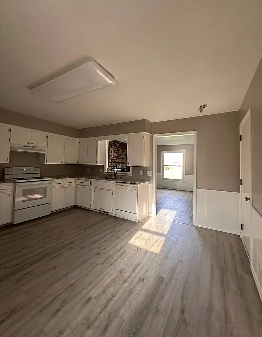 2 bed, 1.5 bath, 1100 sqft, $1,100 — Photo 3