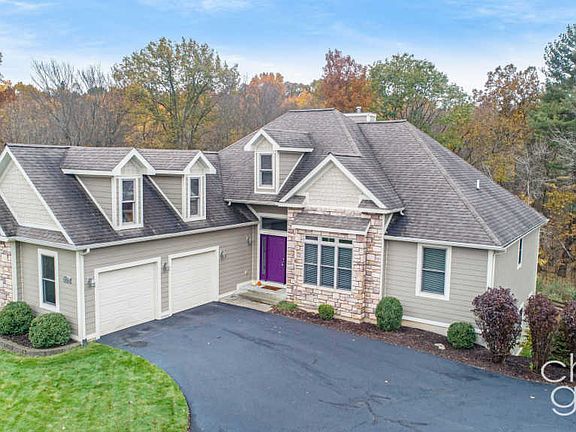 4th image of 8180 Hidden Canyon Dr NE