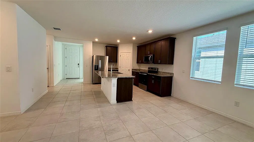 3 bed, 2.0 bath, 1734 sqft, $2,150 — Photo 3
