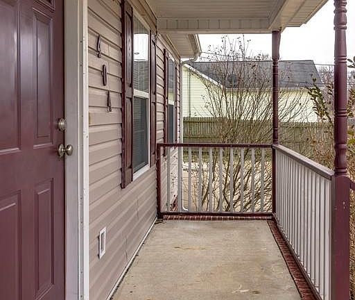 5th image of 404 Brookside Dr