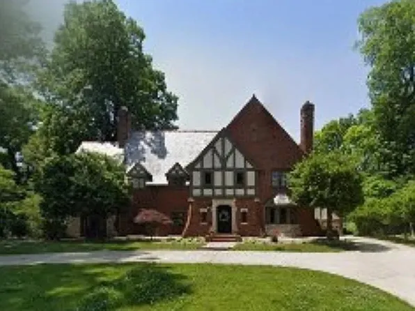 15 Oak Knoll Pl, Belleville, IL 62223