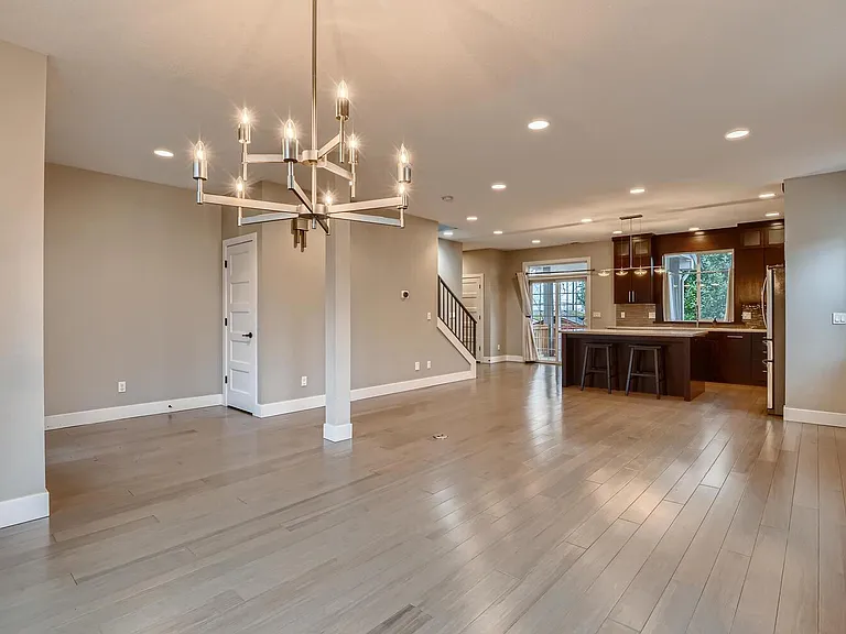 1225 NE Holland St — Photo 26