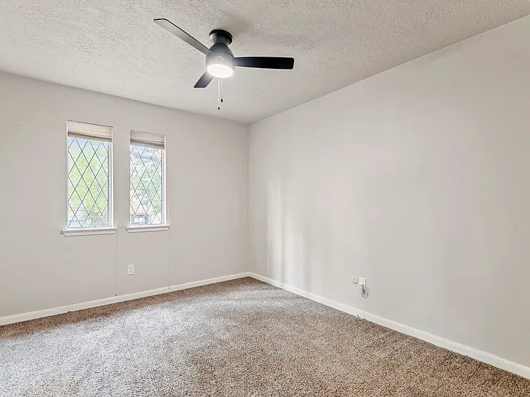 5715 Pinewood Springs Dr — Photo 20