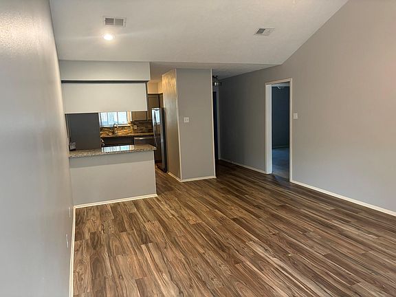 5th image of 17 Capewood Ct