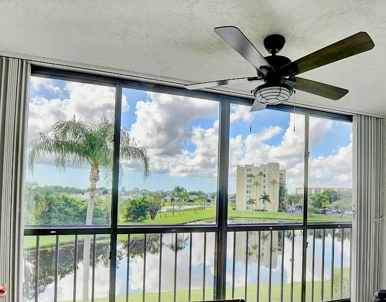 2 bed, 2.0 bath, 1200 sqft, $4,000 — Photo 2