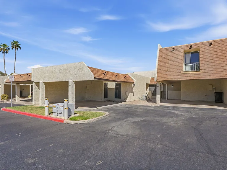 1924 E Duke Dr — Photo 1