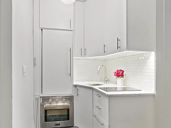2nd image of 59 Pineapple St APT 2G