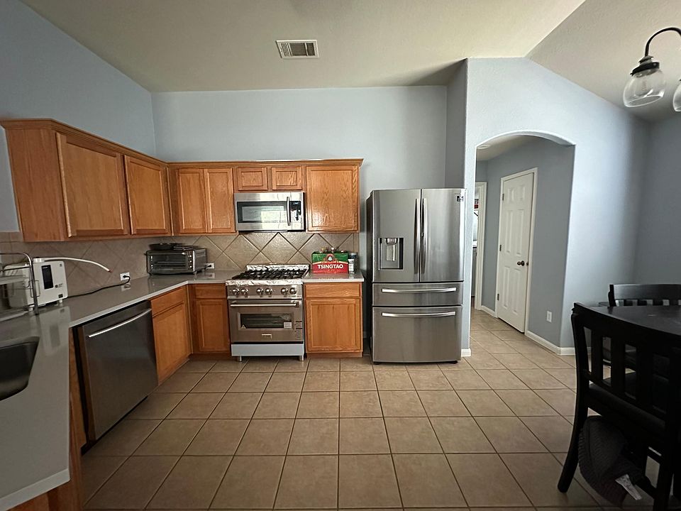 1st image of 172 Ashwood S