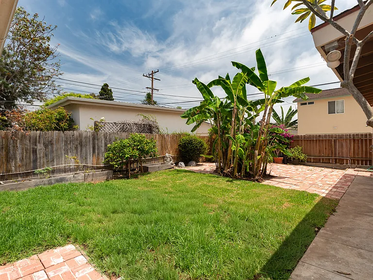 1263 Tourmaline St — Photo 25