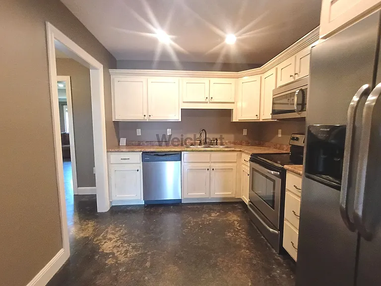 1112 Gregory Ct — Photo 8