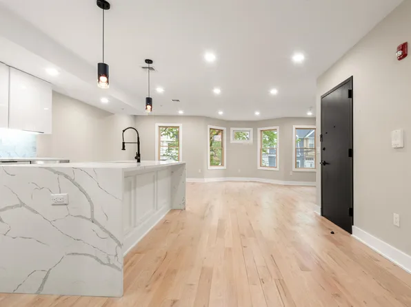 211 Summit Avenue image 4 of 16