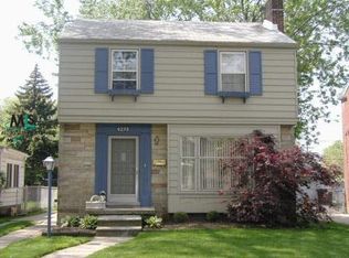 5273 Hillcrest St, Grosse Pointe, MI 48236