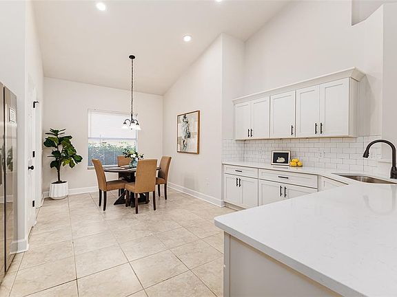 3rd image of 1705 ALTAVISTA CIRCLE