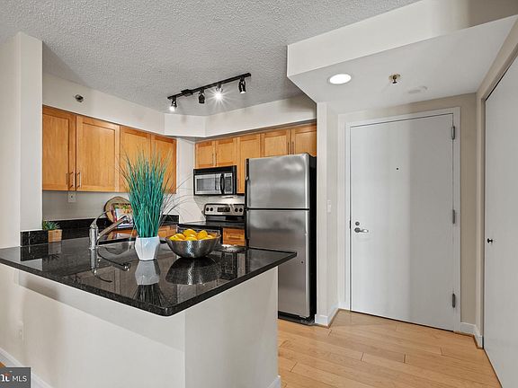 5th image of 7500 Woodmont Ave #S917