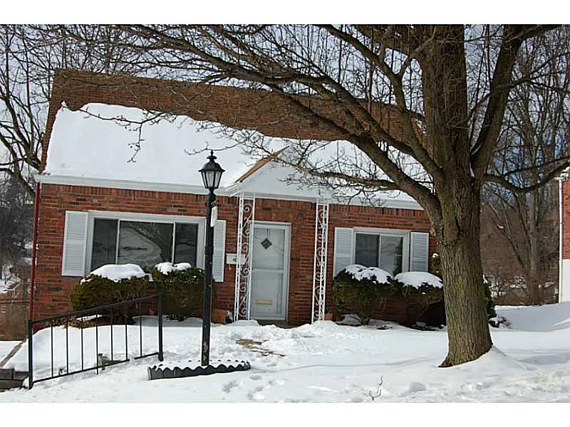 170 Lynn Dr photo 1