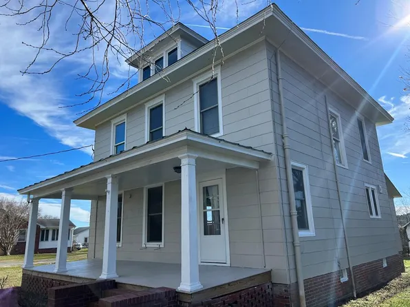 9072 Birdsnest Dr, Birdsnest, VA 23307