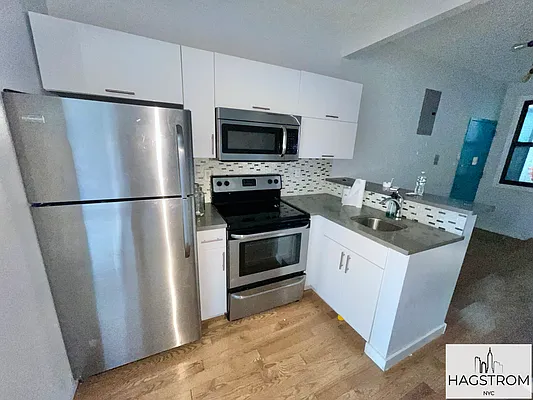 Rented by Hagstrom Management Inc | media 32