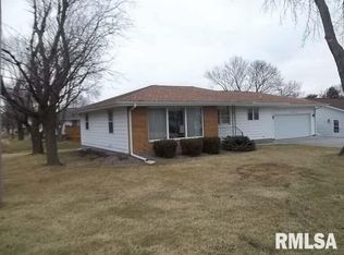 903 1st St, Fulton, IL 61252