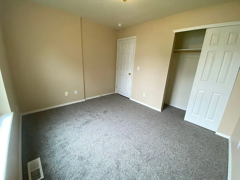 2217 N Abbey Glen Ct — Photo 29
