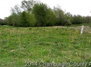 304 Fox Run Dr, Mahomet, IL 61853