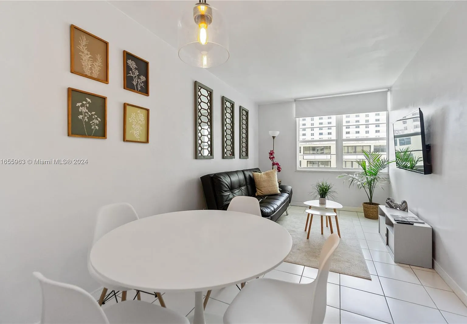The Decoplage Condo — Photo 1