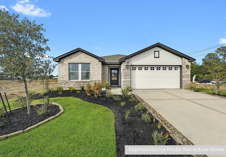 1st image of 816 Clear Valley Ln