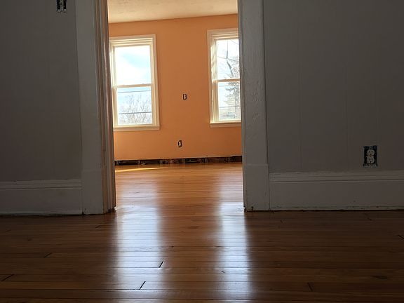 3rd image of 653 Oliver St #1
