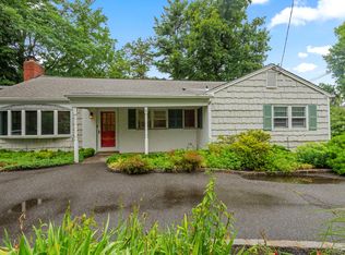 75 Cove Rd, Huntington, NY 11743