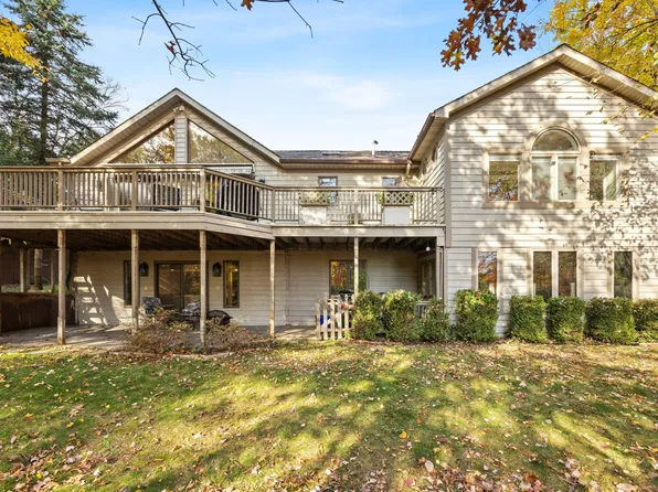 5256 E Woodmeade Ct SE, Ada, MI 49301