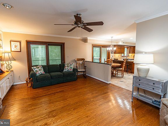 5th image of 8 S Lake Way