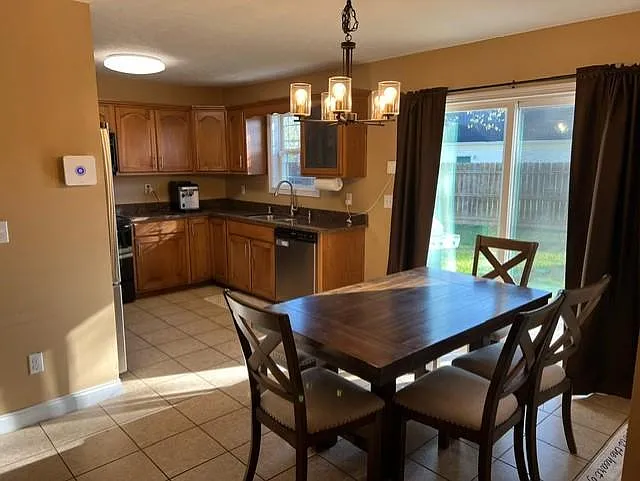 4 bed, 2.5 bath, 2278 sqft, $2,300 — Photo 1