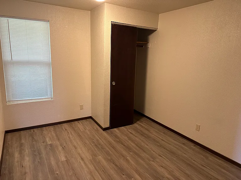 3724 Hoyt Ave — Photo 8