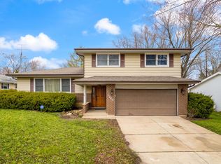 1260 Meadow Ln, Elgin, IL 60123