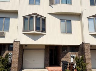 120-21 Riviera Ct #5B, College Point, NY 11356