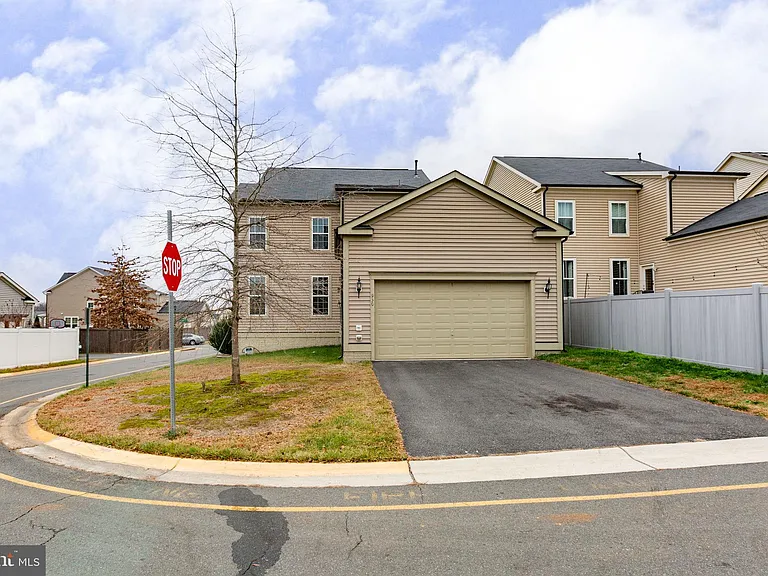 930 Forsythia Ln — Photo 54