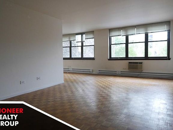 2nd image of 1446 N Dearborn St #1446B2