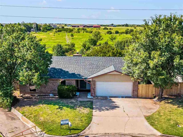7502 SW Forest Ave, Lawton, OK 73505