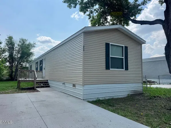213 Prairie Ln S, Mandan, ND 58554