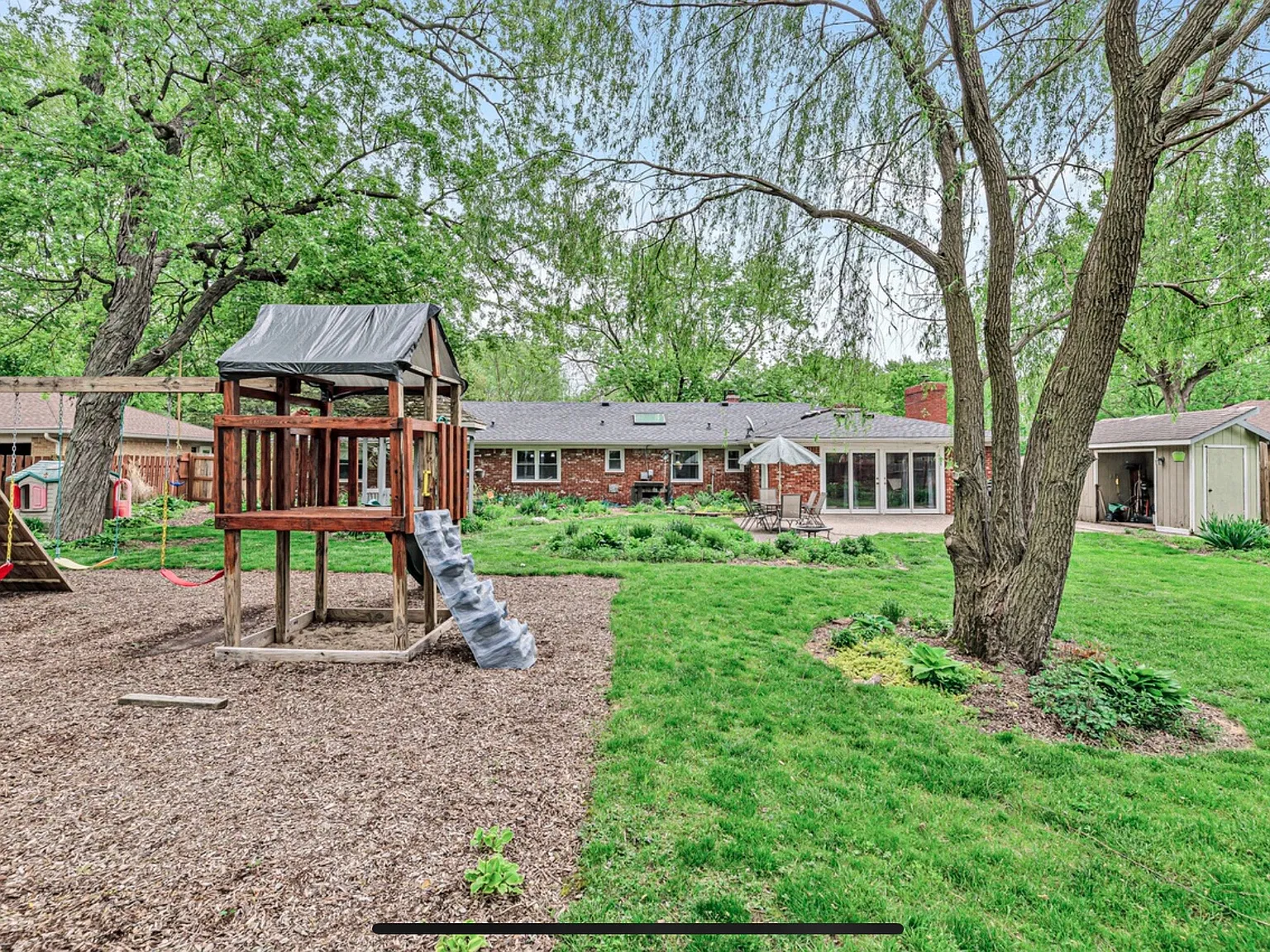 3 bed, 1.5 bath, 1902 sqft, $2,450 — Photo 4