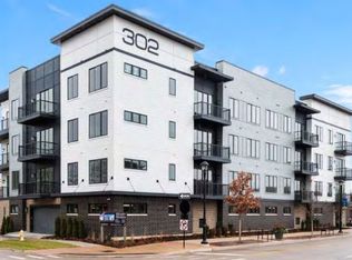 302 W Liberty Dr #304, Wheaton, IL