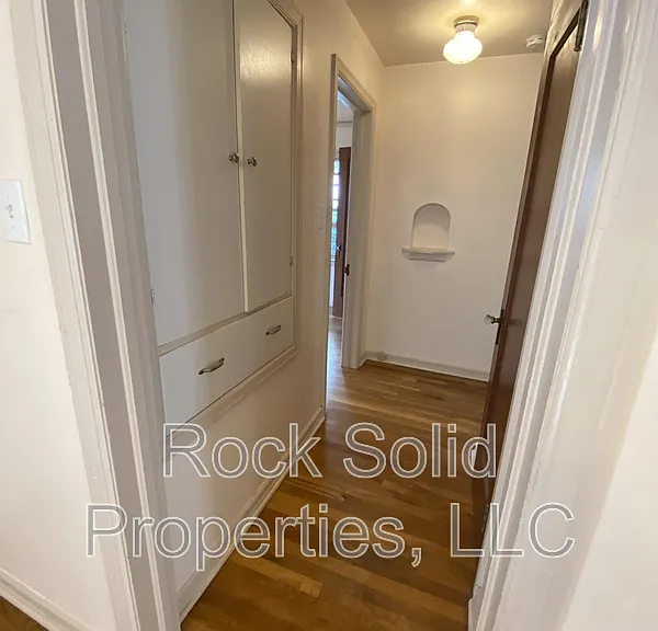 607 E 22nd St — Photo 10