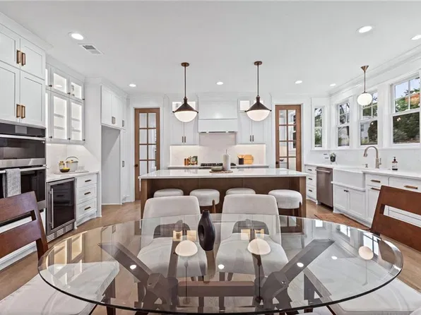4620 W 70th Ter, Prairie Village, KS 66208