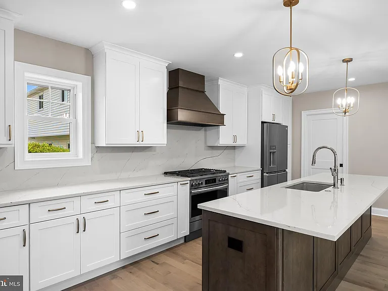 1833 W High St — Photo 11