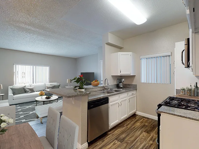 Calabria Apartments — Photo 4