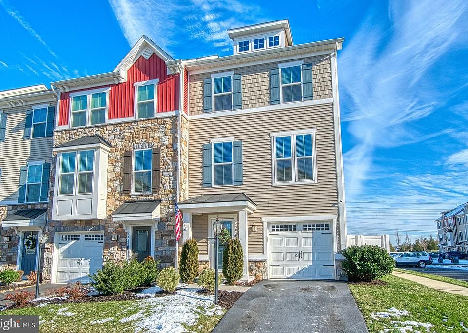 Beautiful End Unit - Make This YOUR Home!