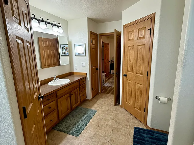 1372 N Angus Loop — Photo 9