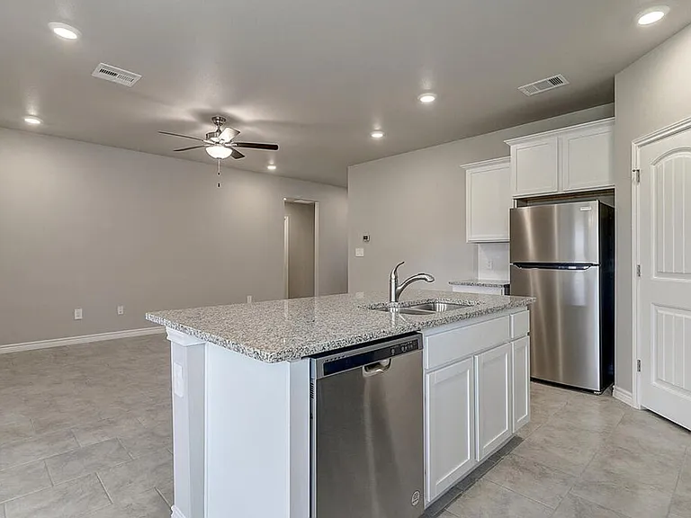 1269 Carnaby St — Photo 39