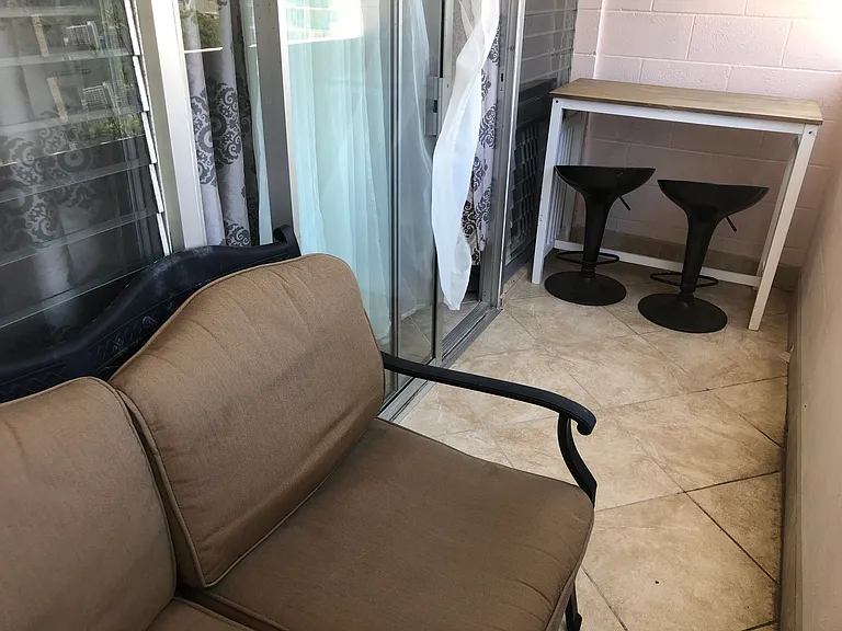Waikiki Whale Watcher Apartments — Photo 82