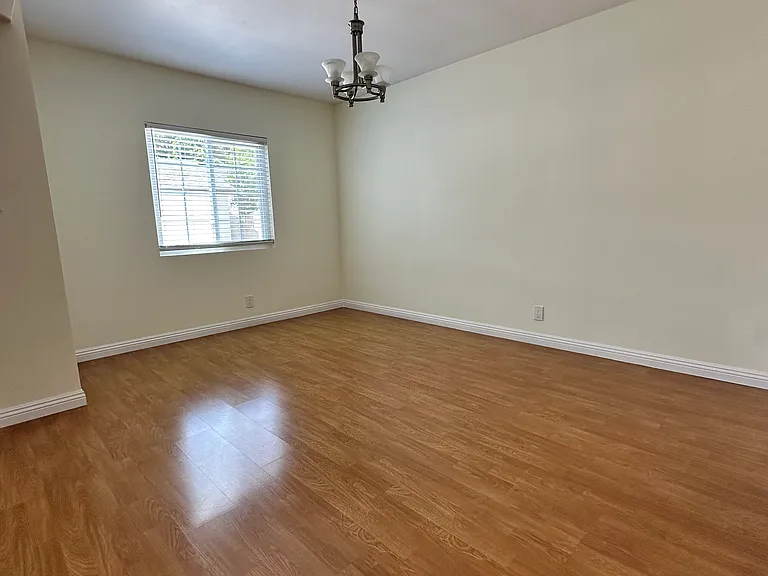 14552 Runnymede St — Photo 56