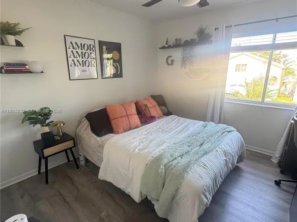 1054 SE 6th Ct, Dania Beach, FL 33004